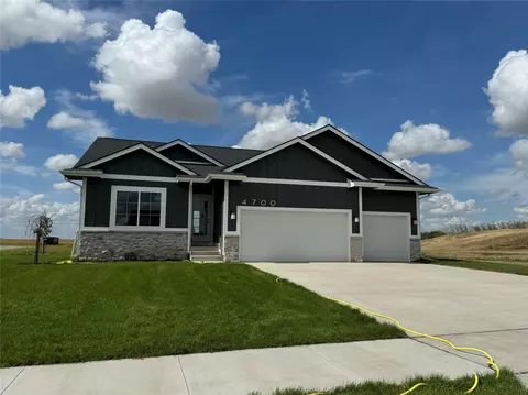 4700 179th St, Urbandale, IA 50323