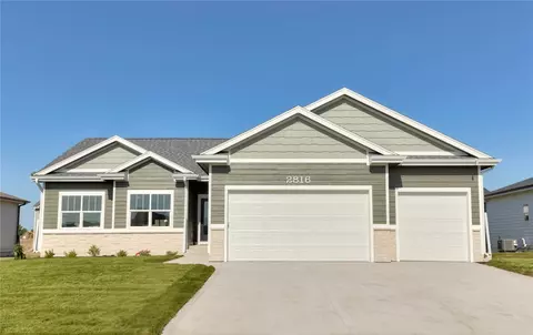 2816 NW Greenwood St, Ankeny, IA 50023