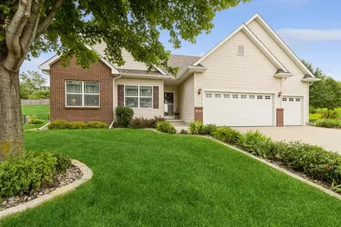 6910 Jane Austen Ct, Johnston, IA 50131