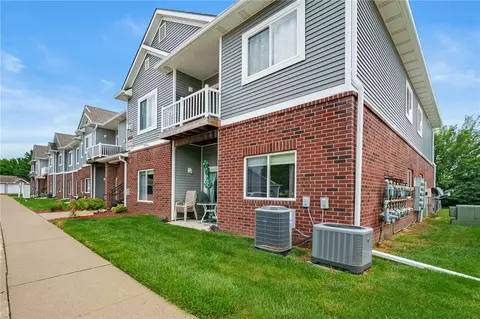 909 7th Ave SE #4, Altoona, IA 50009