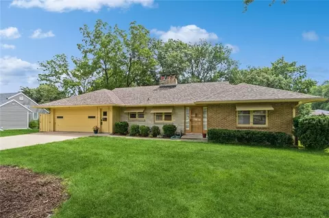 4205 Beaver Ave, Des Moines, IA 50310