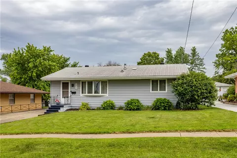 2510 Mansfield Dr, Des Moines, IA 50317