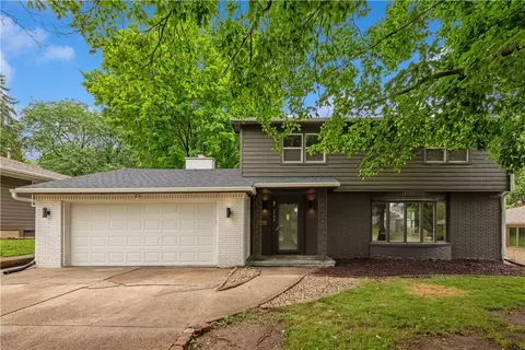 2709 Madison Ave, Des Moines, IA 50310