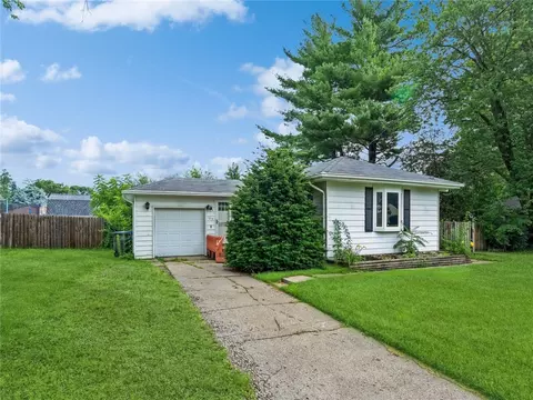 1219 Elder Ln, Des Moines, IA 50315