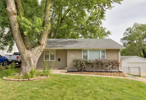 1323 Amos Ave, Des Moines, IA 50315