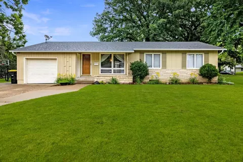 508 N 14th St, Adel, IA 50003