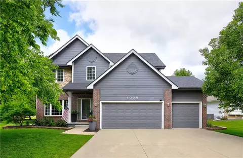 4008 127th St, Urbandale, IA 50323