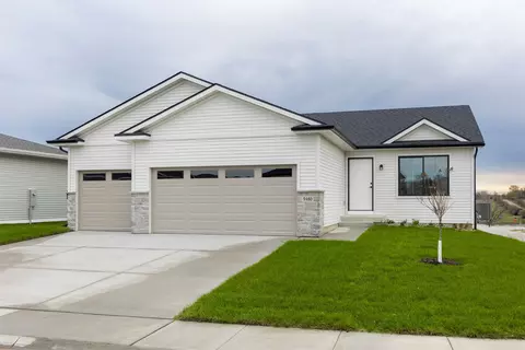 9480 Modena Ln, West Des Moines, IA 50266