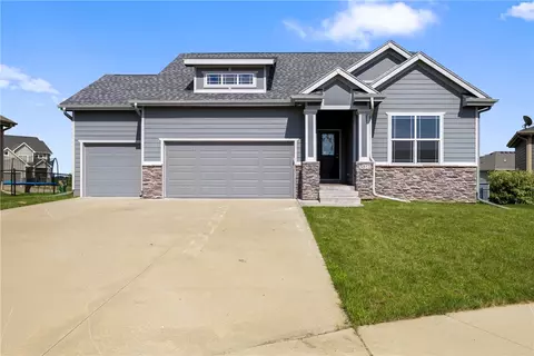 3011 NW Maple Ct, Ankeny, IA 50023