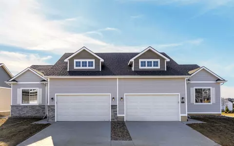 9078 Mockingbird Dr, West Des Moines, IA 50266