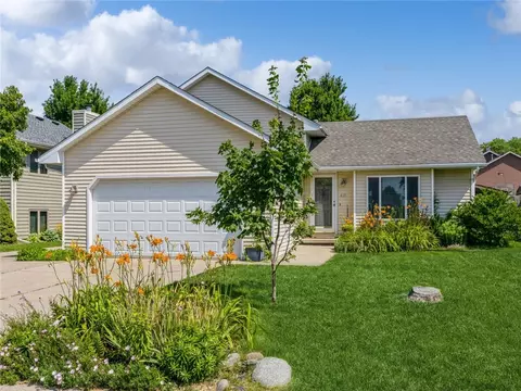 415 Waukee Ave, Waukee, IA 50263