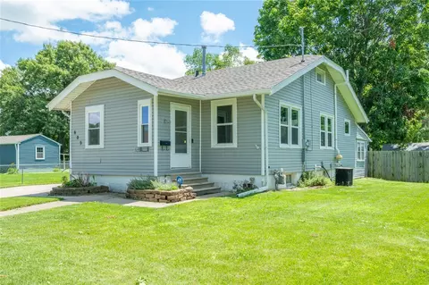609 N 8th Ave E, Newton, IA 50208