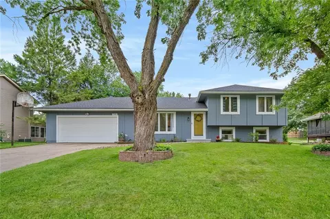 1146 Pinehurst Ln, Norwalk, IA 50211