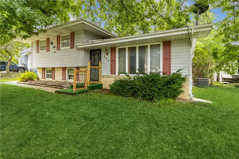 111 E Maxwelton Dr, Des Moines, IA 50315