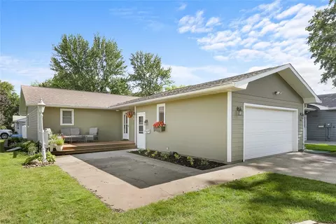 310 Elm St, Pella, IA 50219