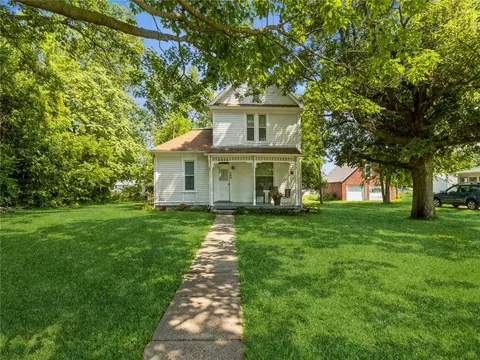 109 4th St NW, Mitchellville, IA 50169