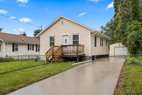409 Hull Ave, Des Moines, IA 50313