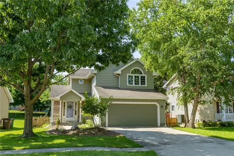 4770 Meadow Valley Dr, West Des Moines, IA 50265