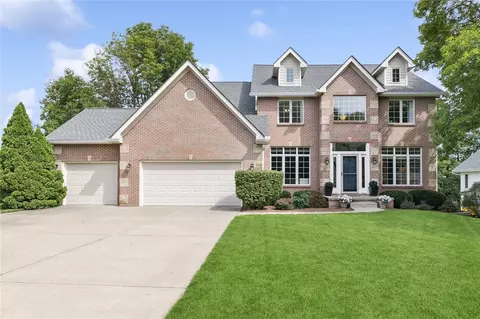 8039 Heather Bow Cir, Johnston, IA 50131