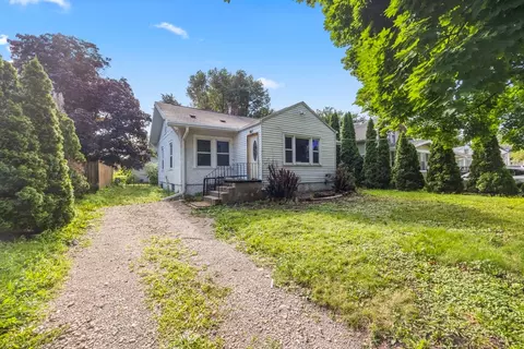 3225 Wright St, Des Moines, IA 50316