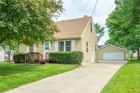 7121 Horton Ave, Urbandale, IA 50322