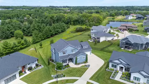 3835 Sandstone Pt, Waukee, IA 50263