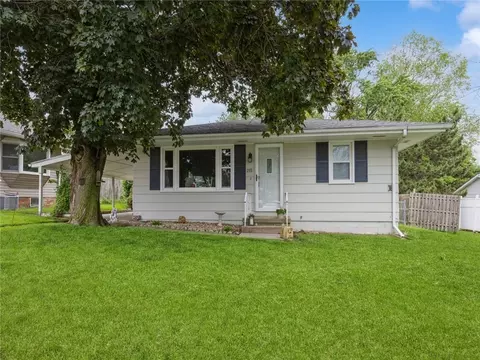 215 School St, Carlisle, IA 50047