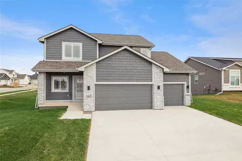 885 NW Frescott Cir, Waukee, IA 50263