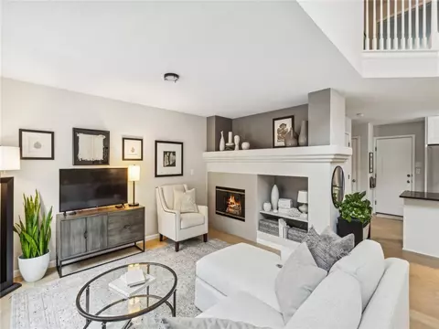 9240 Greenspire Dr #30, West Des Moines, IA 50266