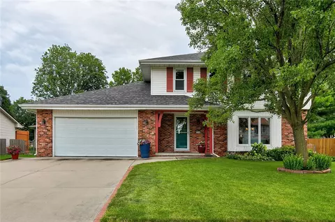 7312 Townsend Ave, Urbandale, IA 50322