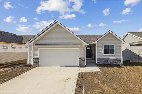 113 S Valley View Dr, Norwalk, IA 50211