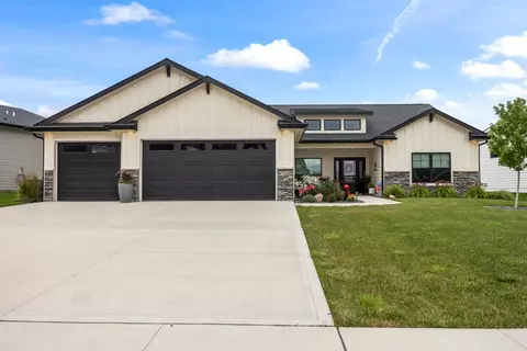2948 NE Brentwood Cir, Grimes, IA 50111