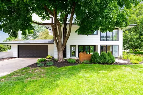 5990 Mapletree Cir, Johnston, IA 50131