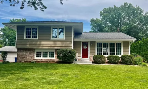 4415 64th St, Urbandale, IA 50322