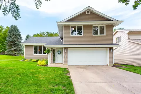 5469 Dakota Dr, West Des Moines, IA 50266