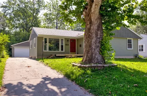 709 20th St, West Des Moines, IA 50265