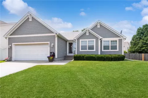 700 SE Dovetail Rd, Grimes, IA 50111