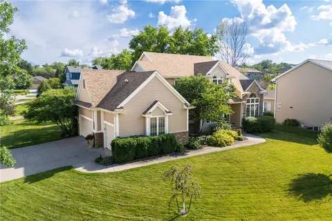 7490 Barnsley Dr, Johnston, IA 50131