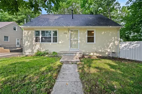 1934 24th St, Des Moines, IA 50310