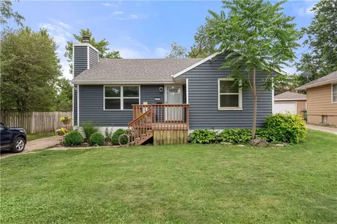 2204 Locust St, West Des Moines, IA 50265