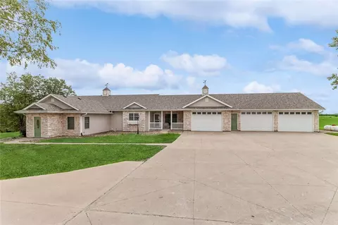 1021 218th Ave, Pella, IA 50219