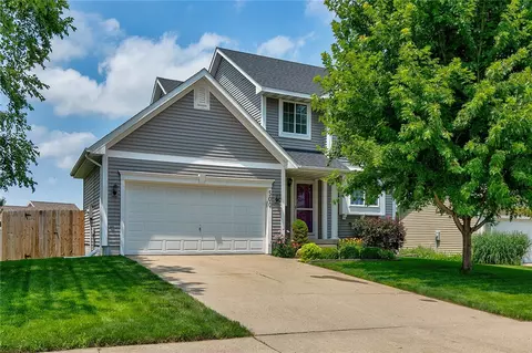 500 NE 60th St, Pleasant Hill, IA 50327