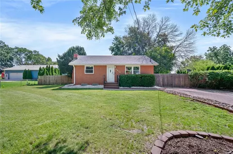 5915 NE 11th Ct, Des Moines, IA 50313