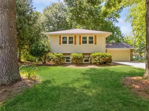 4104 Boulder Dr, West Des Moines, IA 50265