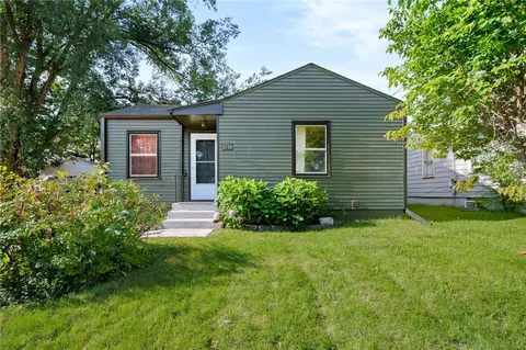 5716 Holcomb Ave, Des Moines, IA 50310