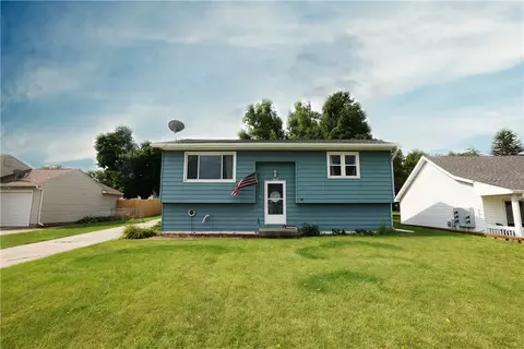 412 6th St NW, Mitchellville, IA 50169