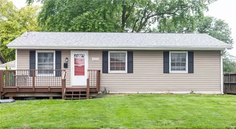 4004 64th St, Urbandale, IA 50322