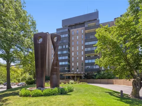 3131 Fleur Dr #1008, Des Moines, IA 50321