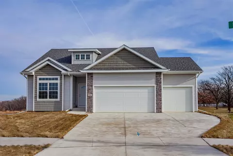 7807 SE 2nd St SE, Des Moines, IA 50320