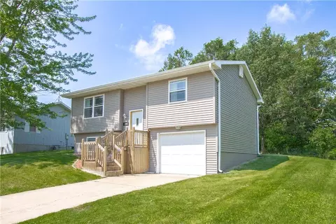 1209 N Prairie St, Pella, IA 50219